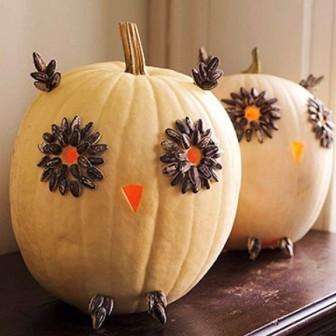 To design a good pumpkin, you need to paint it in a certain tone, let the vegetable dry