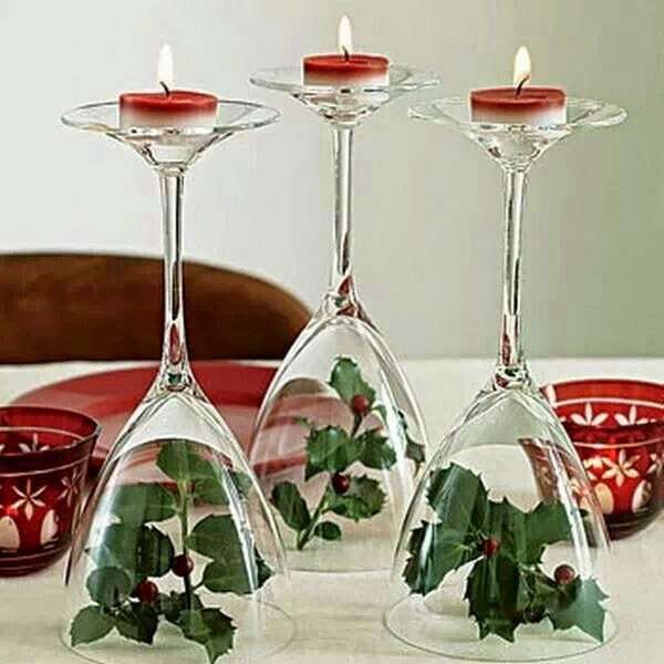 odwrócone szklane świeczniki