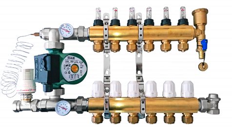 Adjusting the flow meters on the underfloor heating manifold