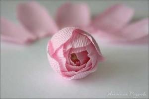 mistrzowskie kwiaty róże z papieru falistego