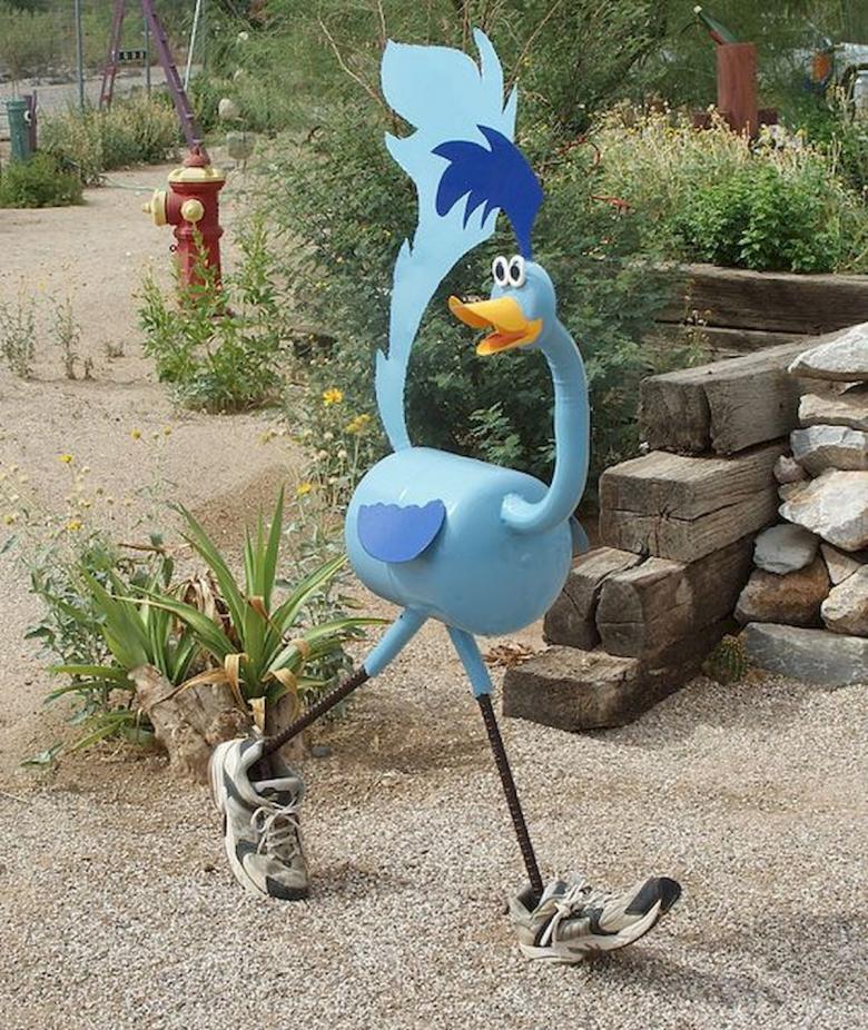 DIY kerti kézművesség improvizált eszközökből - fényképes ötletek a kert egyedi termékeiről
