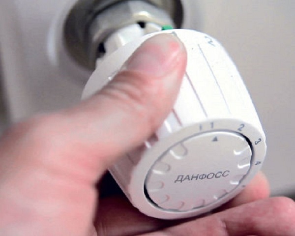 Warmtemeter voor de batterij: het werkingsprincipe van de bovenliggende verwarmingssensor in het appartement