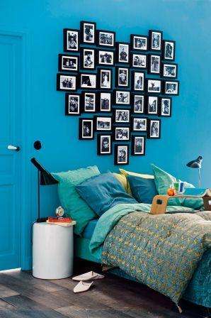 We wnętrzu sypialni za pomocą zdjęcia możesz ozdobić całą ścianę. Aby to zrobić, będziesz musiał również zebrać wiele pięknych zdjęć i zdecydować o ich rozmiarach.