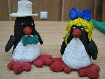 Originele pinguïns worden gemaakt van gewoon zoutdeeg. Als u wilt dat de producten hetzelfde zijn op
