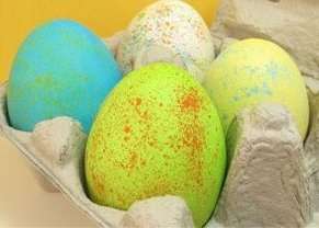 decorating eggs for Easter with your own hands with napkins