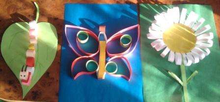 Een van de eenvoudigste kinderambachten is papieren applique. U kunt uw kind vragen bloemen uit papier te knippen en op kaartjes te plakken.