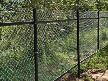 do-it-yourself fence from the chain-link photo instruction