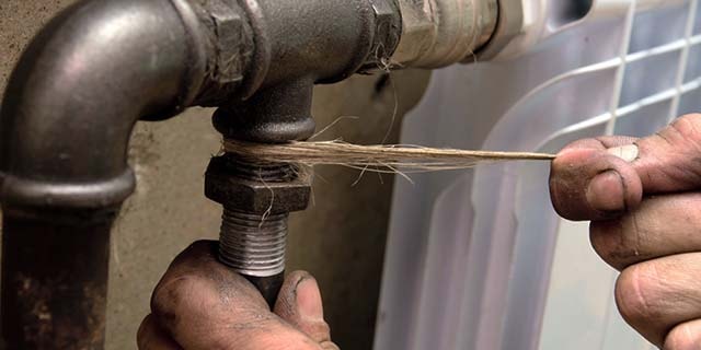 Sealing the joint with a linen braid